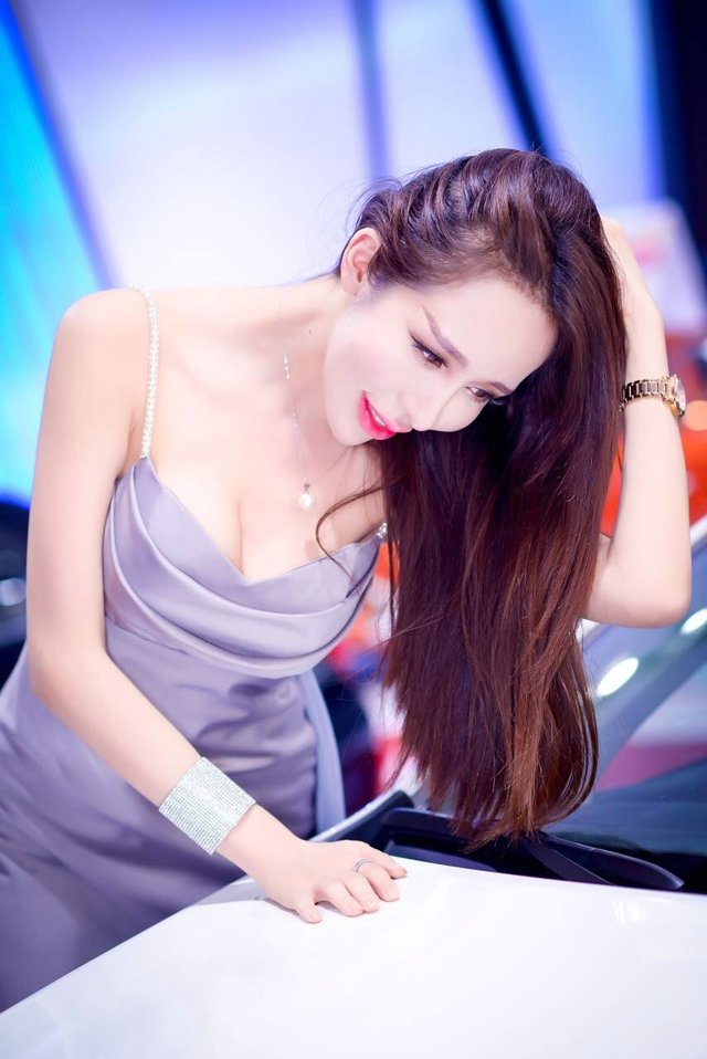 绝冷影帝叫我做他妹妹的贴身女仆？四舍五入不就是入赘？先提前向大舅哥问好